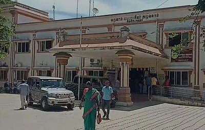 இருசக்கர வாகனத்தில் பாம்பு: திருவிடைமருதூர் வட்டாட்சியர் அலுவலகத்தில் பரபரப்பு (விடியோ)