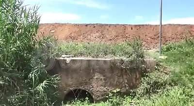 மேலூர் அருகே நீர்வழிப்பாதையை அழித்து, சாலை: கேள்விக்குறியாகும் வாழ்வாதாரம்