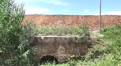 மேலூர் அருகே நீர்வழிப்பாதையை அழித்து, சாலை: கேள்விக்குறியாகும் வாழ்வாதாரம்