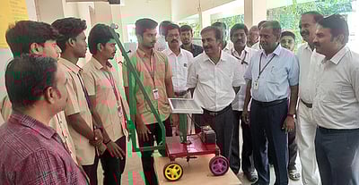 பழனியாண்டவா் பாலிடெக்னிக்கில் அறிவியல் கண்காட்சி