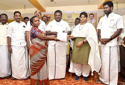 செந்துறையில் 323 பயனாளிகளுக்கு நலத்திட்ட உதவிகள் வழங்கல்