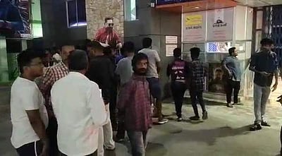 சேலத்தில் விக்ரம் திரைப்படம் வெளியீடு: ரசிகர்கள் பட்டாசு வெடித்தும், கேக் வெட்டியும் கொண்டாட்டம்