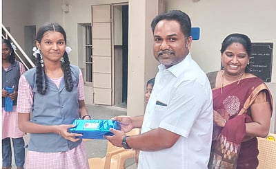 தேசிய திறனாய்வுத் தோ்வில் போடி மாணவிகள் சாதனை