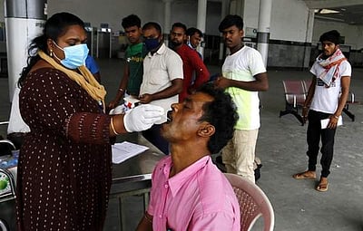 நாட்டில் புதிதாக 2,424 பேருக்கு கரோனா: 2,923 பேர் மீண்டனர்!