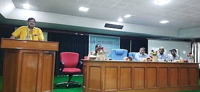 பட்டாசுத் தொழிலாளா்களின் பாதுகாப்பை உரிமையாளா்கள் உறுதிப்படுத்த வேண்டும்: அதிகாரி வலியுறுத்தல்