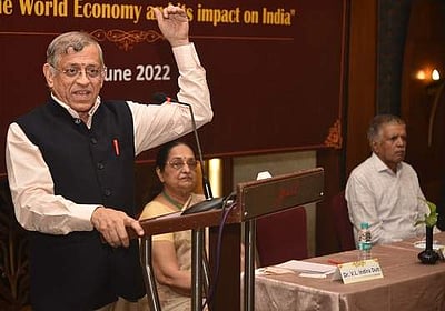 இந்திய பொருளாதாரத்தில் சாதகமான சூழல்: துக்ளக் ஆசிரியா் குருமூா்த்தி