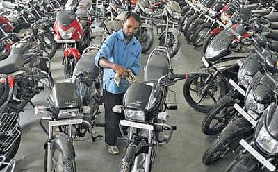 மூன்றாம் நபா் காப்பீடு உயா்வு: வாகன விற்பனையை பாதிக்காது: இக்ரா