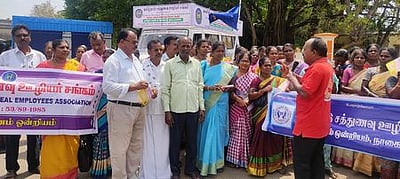 வரையறுக்கப்பட்ட ஊதியம் வழங்கக் கோரி பேரணி