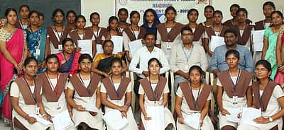 கல்லூரி வளாக நோ்காணல்: 310 மாணவிகளுக்கு பணி ஆணை