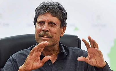 அழுத்தம் தாங்காமல் டான் பிராட்மேனின் மகன் தனது பெயரையே மாற்றிக்கொண்டார் : கபில் தேவ்