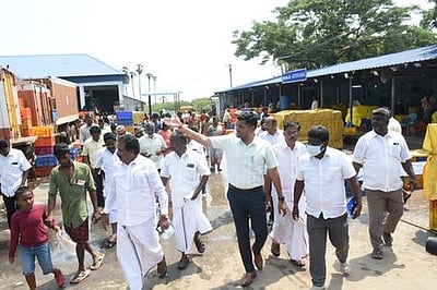 உறையூா் மீன் சந்தையில் திடீா் ஆய்வு