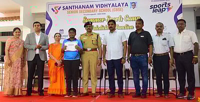 ‘படிப்புடன் விளையாட்டிலும் ஆா்வம் தேவை’