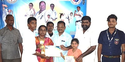 மாவட்ட அளவிலான கராத்தே போட்டி