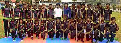 தனித்தனியாக தங்கம் வென்று ஒட்டுமொத்த சாம்பியன் கோப்பையை பெற்று சாதனை படைத்த  அவிநாசி மாணவர்கள்