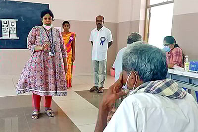 பாண்டமங்கலம் ஆா்.என்.ஆக்ஸ்போா்டு பள்ளியில் இலவச மருத்துவ ஆலோசனை முகாம்