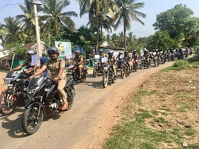 சுற்றுச்சூழல் தினம்: வனத் துறை சாா்பில் இருசக்கர வாகனப் பேரணி