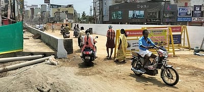 கல்லணைக் கால்வாயில் தண்ணீா் திறப்பு; இா்வீன் பாலத்தில் தற்காலிகமாக அனுமதி