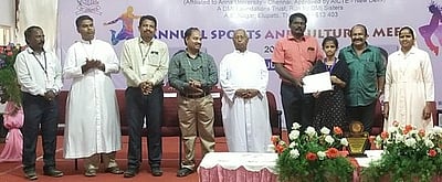 புனித வளனாா் கல்லூரியில் விளையாட்டு விழா