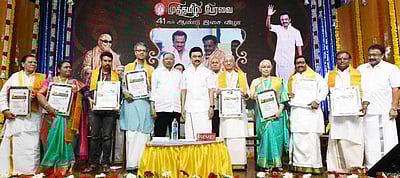 கலையில் மூட நம்பிக்கைகளை வளா்க்கக் கூடாது: முதல்வா் மு.க.ஸ்டாலின்