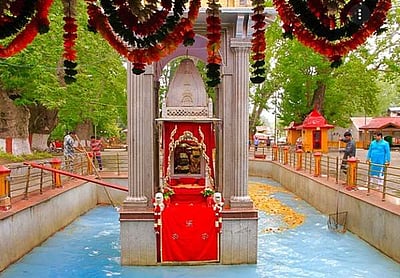 ஸ்ரீநகர்: மாதா கீர் பவானி மேளாவுக்கு ஏராளமான பக்தர்கள் வருகை