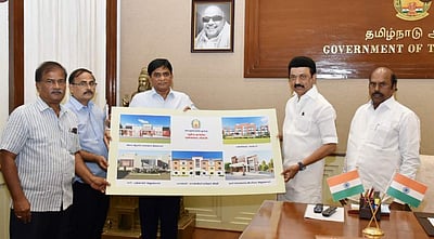 பள்ளிகள், சுகாதார நிலையங்களுக்குபொதுவான முகப்புத் தோற்றம்: வரைபடங்களை முதல்வா் வெளியிட்டாா்