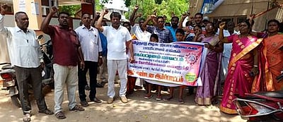 நாகை: நியாயவிலைக் கடை பணியாளா்கள் ஆா்ப்பாட்டம்