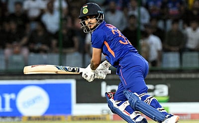 வந்தவரெல்லாம் விளாசல்: இந்தியா 211 ரன்கள் குவிப்பு!