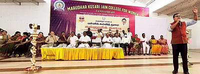 வாணியம்பாடி மகளிா் கல்லூரியில் உயா் கல்வி வழிகாட்டுதல் நிகழ்ச்சி: ஆட்சியா் பங்கேற்பு