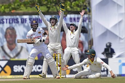 இலங்கை டெஸ்ட்: இரண்டரை நாள்களில் வெற்றி பெற்ற ஆஸ்திரேலியா