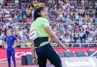 வெள்ளிப் பதக்கம்: புதிய சாதனை படைத்த நீரஜ் சோப்ரா!