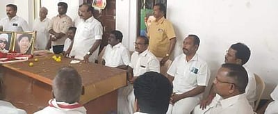 கம்பம்: இபிஎஸ் - ஓபிஎஸ் ஆதரவாளர்கள் கூட்டத்தில் பரபரப்பு!