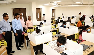 விஐடியில் பி.டெக். நுழைவுத் தோ்வு தொடக்கம்