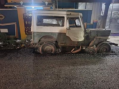 வேலூர்: பைக் மட்டுமல்ல, ஜீப் மீதும் போடப்பட்ட சாலை