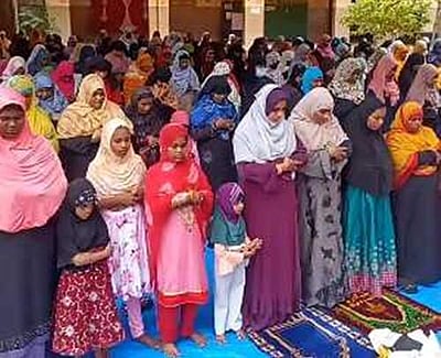 சென்னை திருவொற்றியூர்: பக்ரீத் பண்டிகையை முன்னிட்டு இஸ்லாமியர்கள் கூட்டுப் பிரார்த்தனை