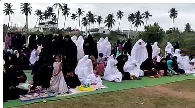 பக்ரீத்: அதிராம்பட்டினத்தில் ஆயிரத்திற்கும் மேற்பட்டோர் சிறப்புத் தொழுகை