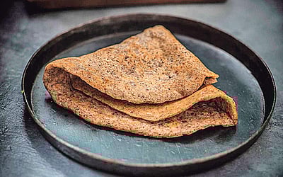 ராகி, பச்சைப்பயறு தோசை