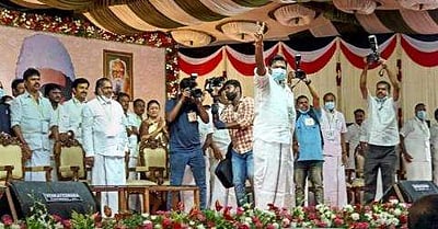 அதிமுக பொதுக்குழு தீர்மானங்கள் தேர்தல் ஆணையத்தில் தாக்கல்!