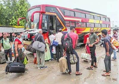 அமா்நாத் யாத்திரை மோசமான வானிலை காரணமாக நிறுத்தம்