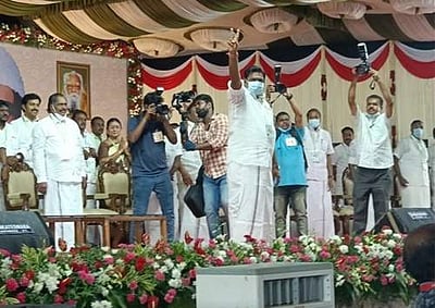 அதிமுக பொதுக்குழுவும் நிறைவேற்றப்பட்ட தீர்மானமும்!