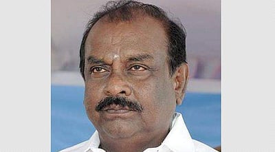 அரசியல் அநாதை ஆகிவிட்டார் ஓ.பன்னீர்செல்வம்:  நத்தம் விஸ்வநாதன் ஆவேசம்