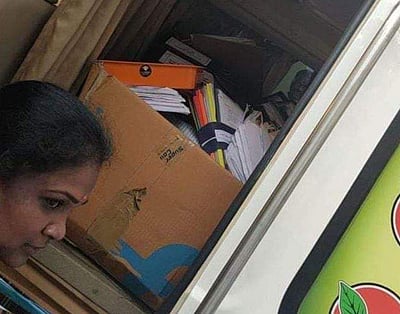 அதிமுகவின் முக்கிய ஆவணங்களைக் கைப்பற்றிய ஓபிஎஸ்?