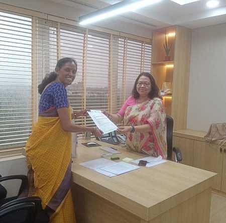 கரூா் தொகுதியில் நிலுவையில் உயா்நிலை மேம்பாலப் பணிகள்: விரைவில் ஒப்புதல் வழங்க என்எச்ஏ தலைவரிடம் எம்.பி. மனு