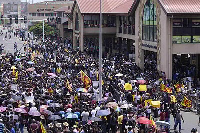 இலங்கை: பிரதமர் இல்லத்தில் போராட்டக்காரர்களிடையே மோதல்