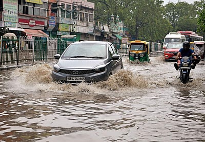 குஜராத் கனமழைக்கு 14 பேர் பலி, 31,000 பேர் வெளியேற்றம்