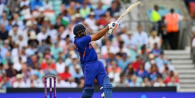 அதிக சிக்ஸர்கள்: ரோஹித் சர்மா நிகழ்த்திய புதிய சாதனை