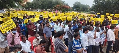 ஒசூரில் 3 ஆயிரம் சிறு குறுந்தொழில் நிறுவனங்கள் கதவடைப்பு, ஆர்ப்பாட்டம்