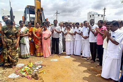 ஒட்டன்சத்திரம் நகராட்சியில் பாலம் அமைக்க பூமி பூஜை