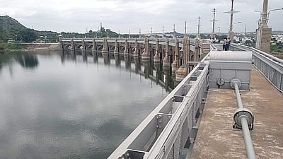 மேட்டூர் அணை நிரம்பியது: 16 கண் மதகுகளில் இருந்து நீர் திறப்பு!
