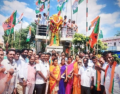 திண்டுக்கல், தேனி மாவட்டங்களில் காமராஜா் சிலைக்கு பாஜகவினா் மரியாதை