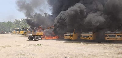 பிளஸ் 2 மாணவி மரணம்: பேருந்துகளுக்கு தீ வைப்பு; 20 காவலர்கள் படுகாயம்